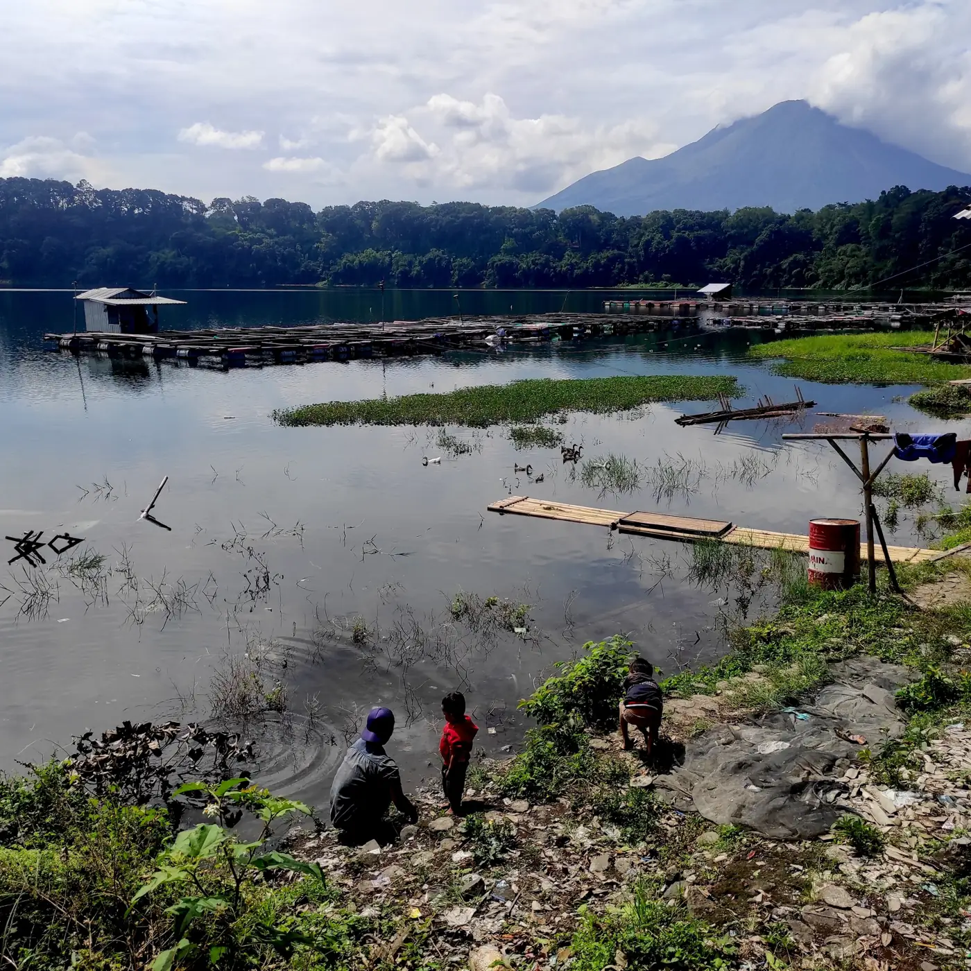 Placeholder: Danau Ranu Pakis dengan latar gunung