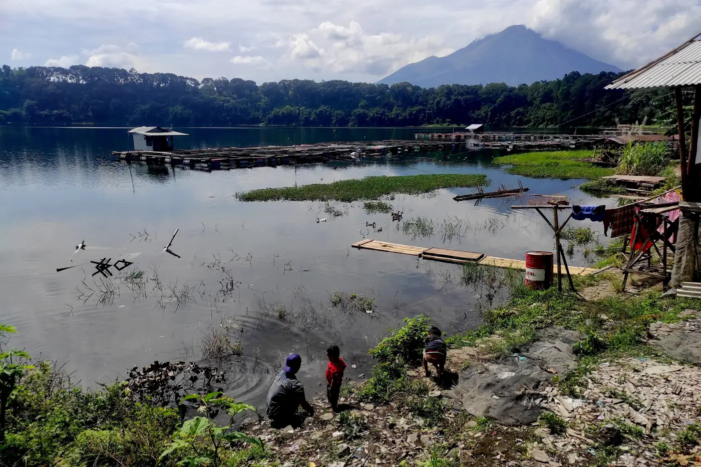 Placeholder: Danau Ranu Pakis dengan latar gunung